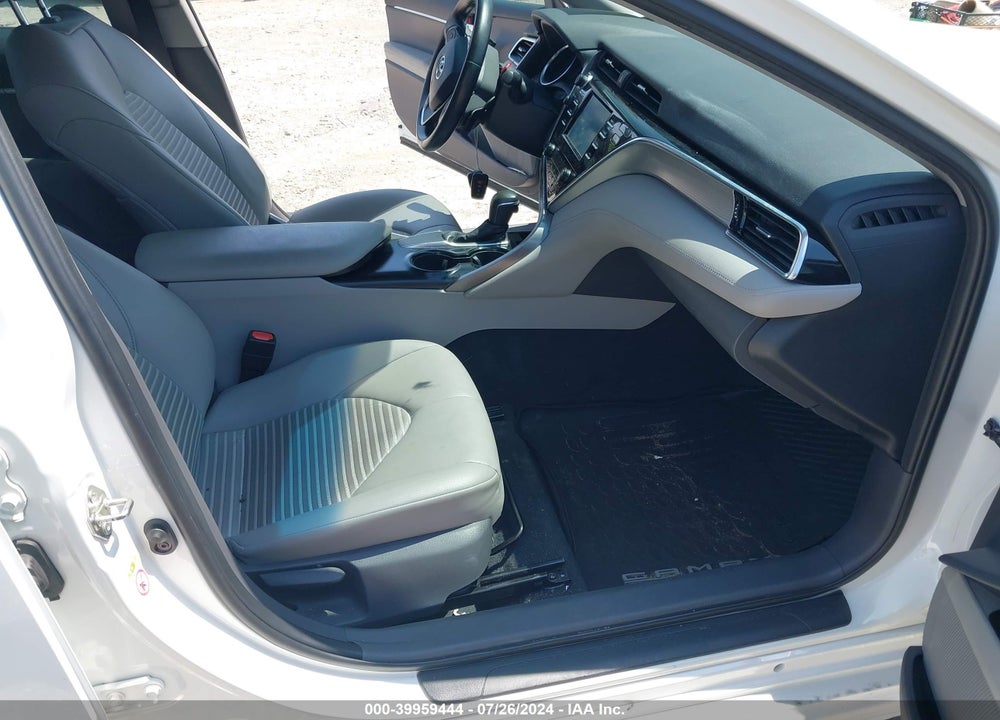 2018 TOYOTA CAMRY SE VIN: 4T1B11HK5JU576528