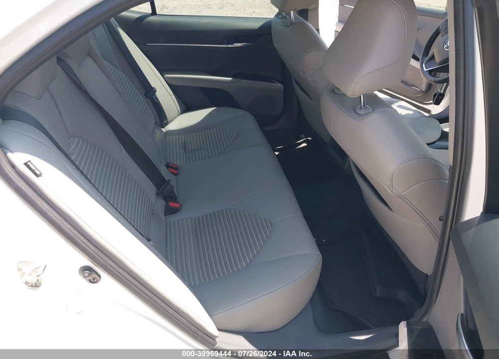2018 TOYOTA CAMRY SE VIN: 4T1B11HK5JU576528