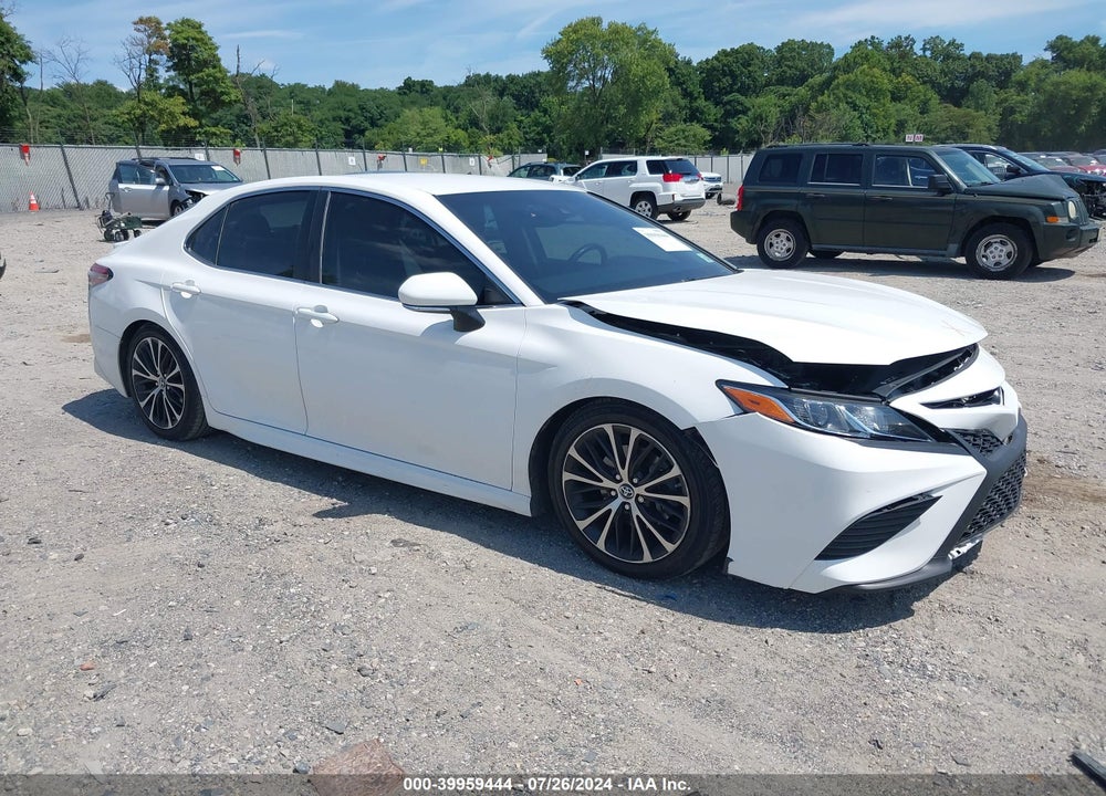 2018 TOYOTA CAMRY SE VIN: 4T1B11HK5JU576528
