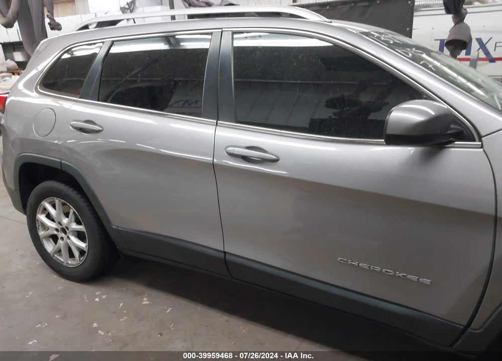 2018 JEEP CHEROKEE LATITUDE FWD VIN: 1C4PJLCX2JD576849