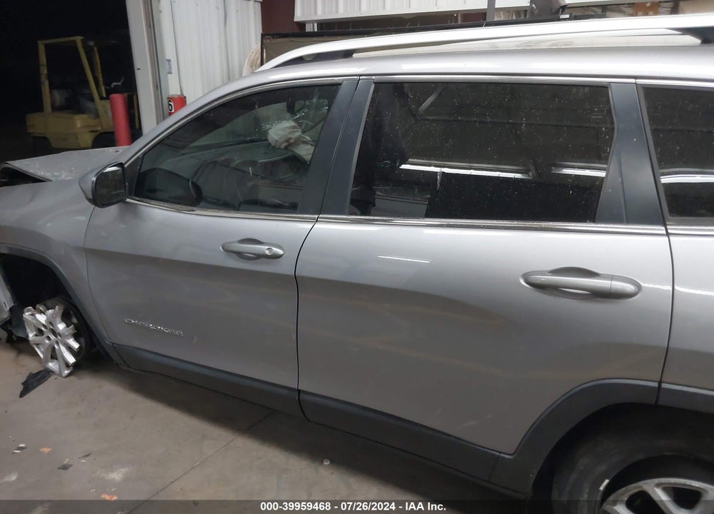 2018 JEEP CHEROKEE LATITUDE FWD VIN: 1C4PJLCX2JD576849