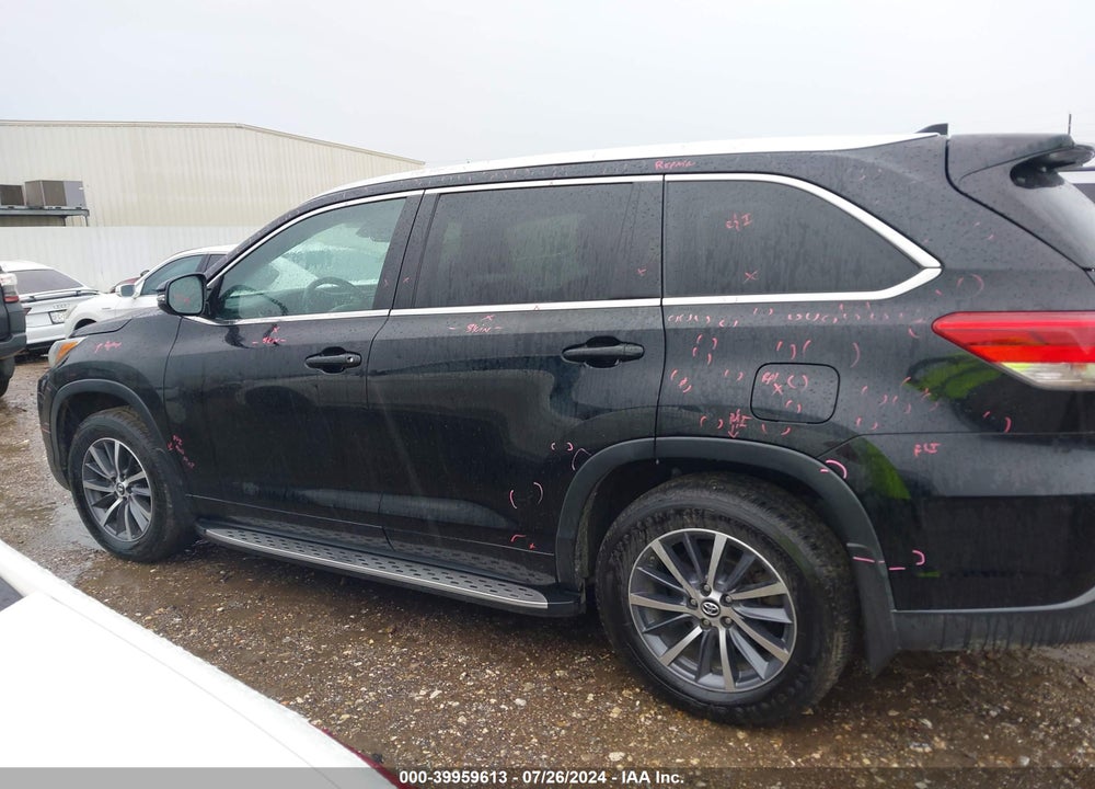 2017 TOYOTA HIGHLANDER XLE VIN: 5TDKZRFH7HS208188