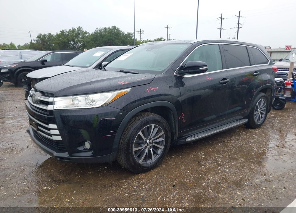 2017 TOYOTA HIGHLANDER XLE VIN: 5TDKZRFH7HS208188
