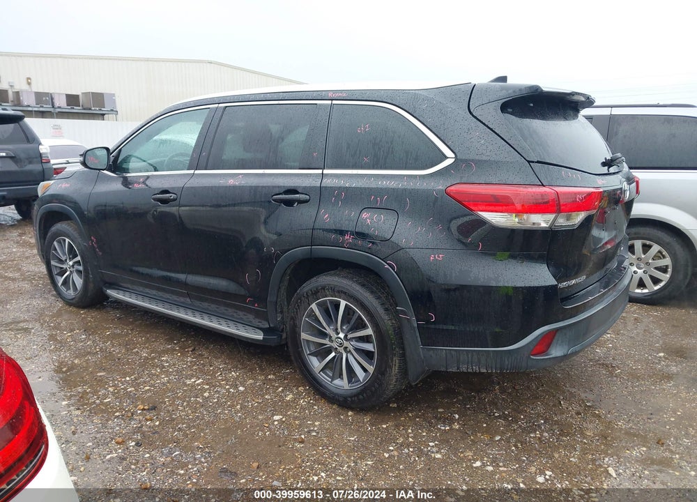 2017 TOYOTA HIGHLANDER XLE VIN: 5TDKZRFH7HS208188
