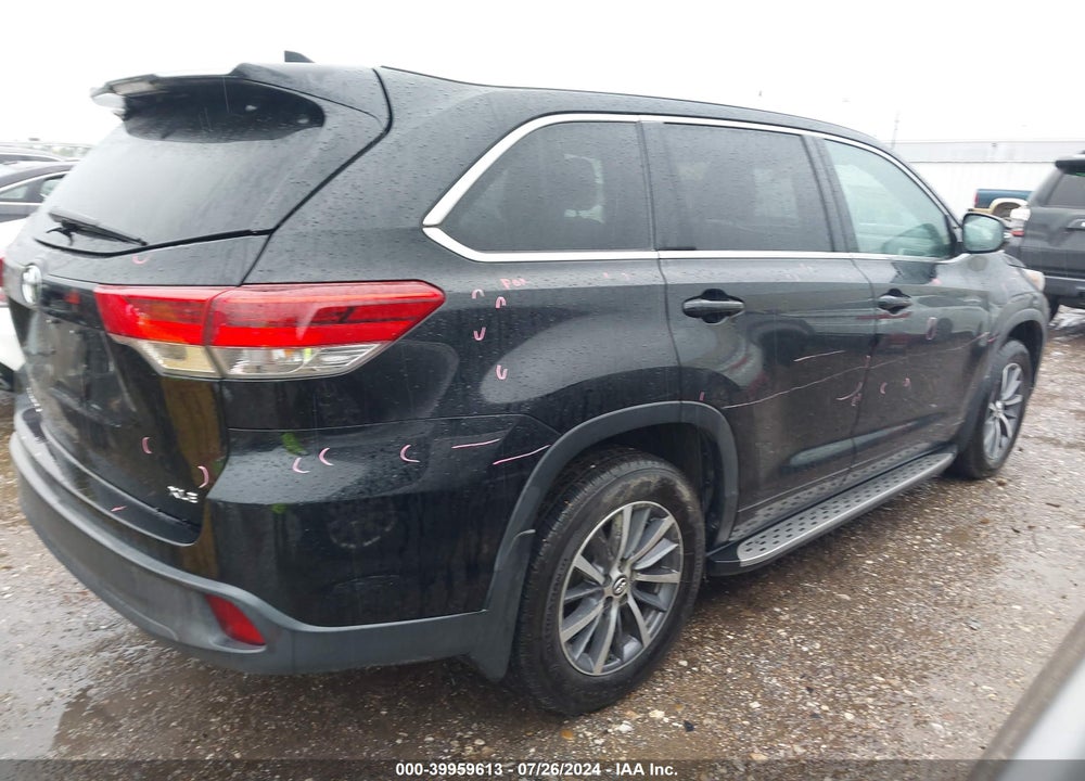 2017 TOYOTA HIGHLANDER XLE VIN: 5TDKZRFH7HS208188