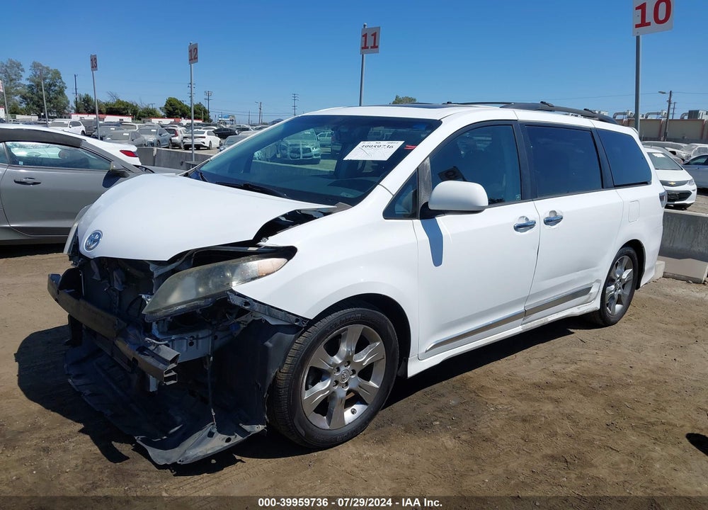 2013 TOYOTA SIENNA SE 8 PASSENGER VIN: 5TDXK3DC5DS310680