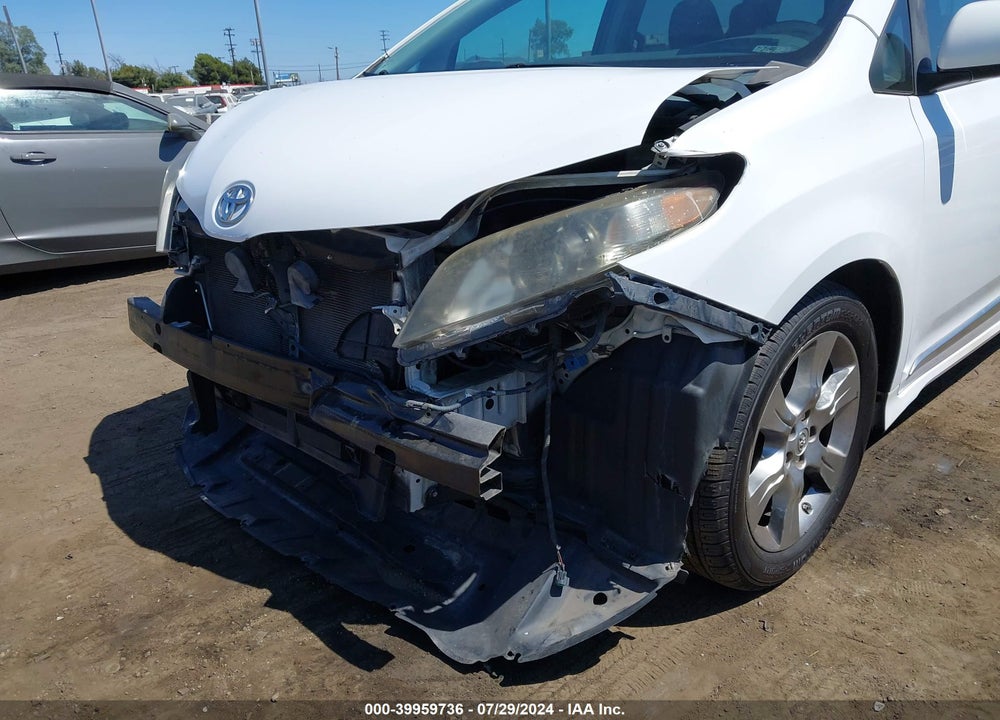 2013 TOYOTA SIENNA SE 8 PASSENGER VIN: 5TDXK3DC5DS310680