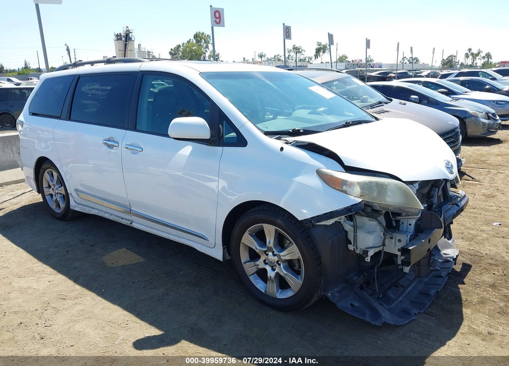 2013 TOYOTA SIENNA SE 8 PASSENGER VIN: 5TDXK3DC5DS310680