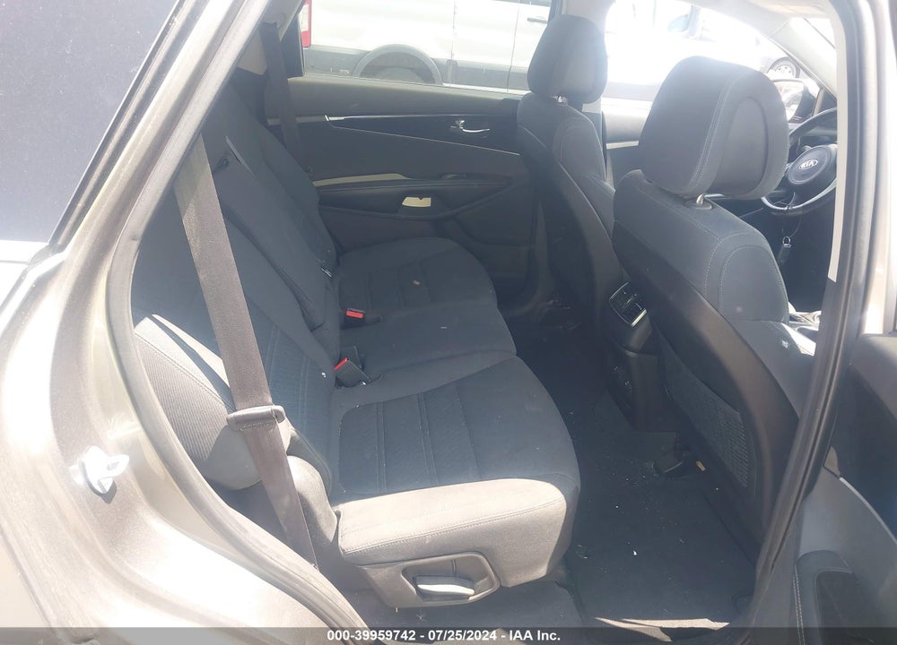 2016 KIA SORENTO 2.4L LX VIN: 5XYPG4A33GG004865
