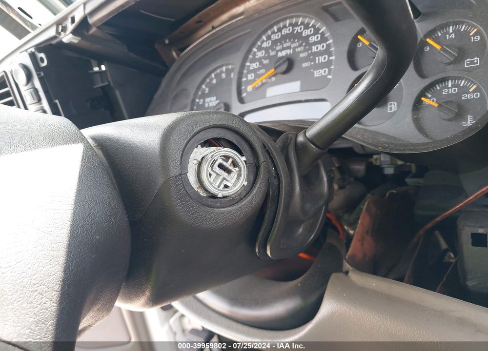 2005 CHEVROLET TAHOE LT VIN: 1GNEK13T95J110727