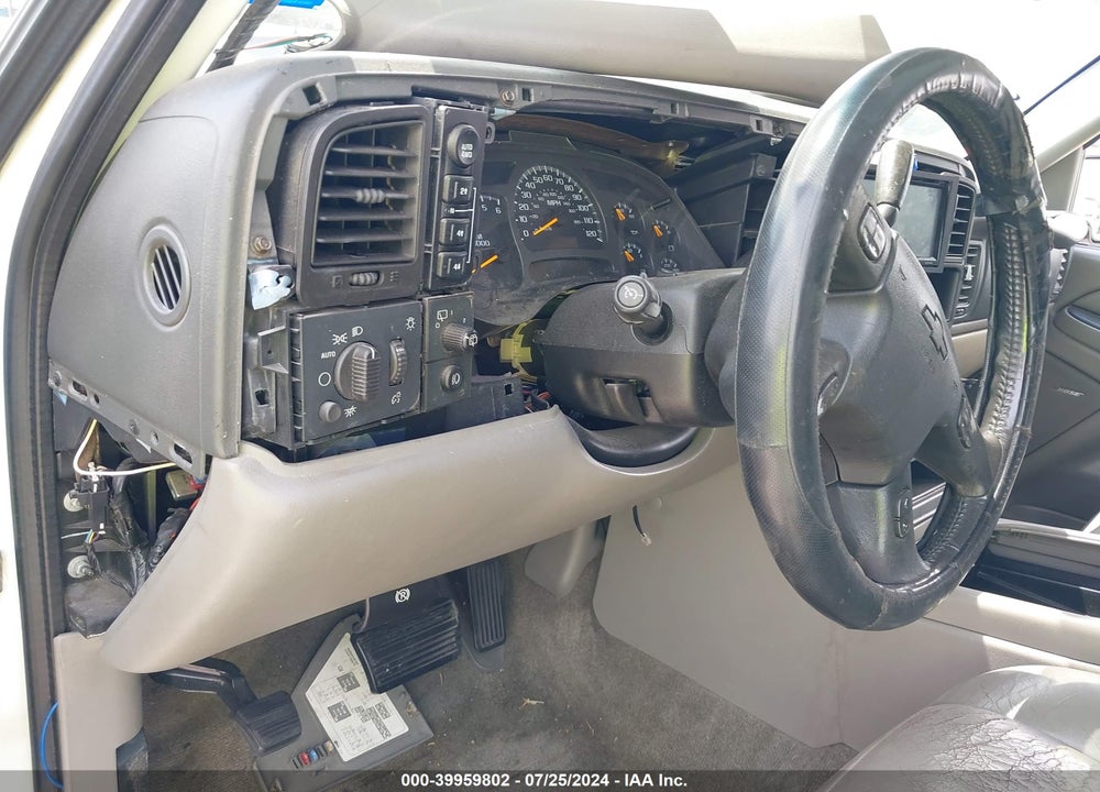 2005 CHEVROLET TAHOE LT VIN: 1GNEK13T95J110727