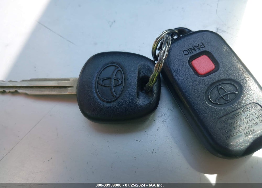 2005 TOYOTA MATRIX/XR VIN: 2T1KR32E95C366772