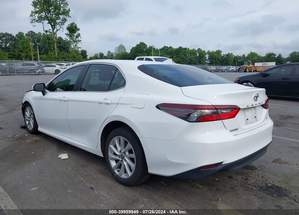 2022 TOYOTA CAMRY LE VIN: 4T1C11AK1NU698646