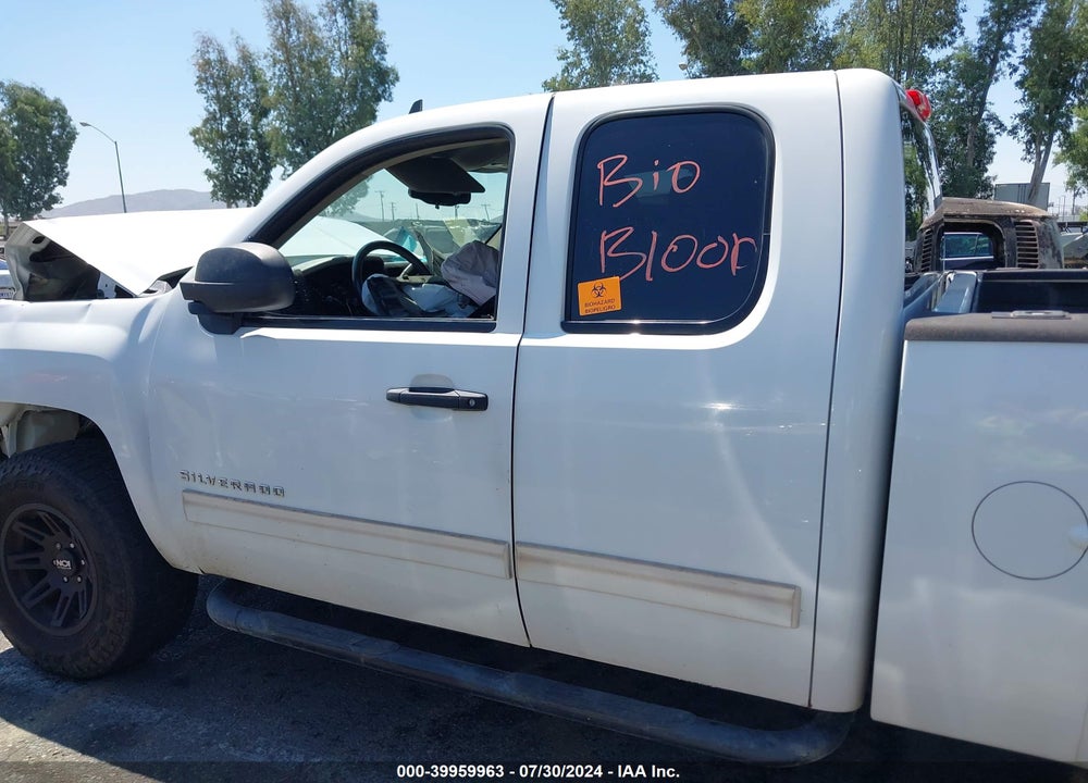 2011 CHEVROLET SILVERADO 1500 LS VIN: 1GCRCREA6BZ277934