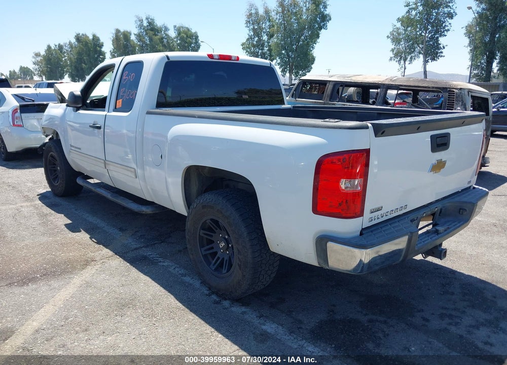 2011 CHEVROLET SILVERADO 1500 LS VIN: 1GCRCREA6BZ277934