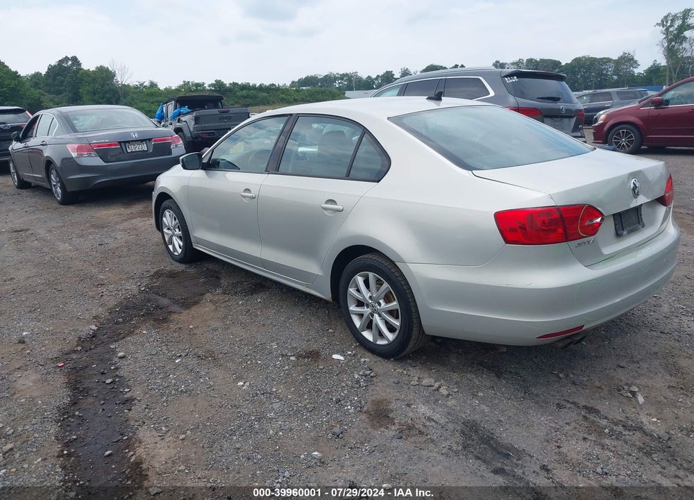 2011 VOLKSWAGEN JETTA 2.5L SE VIN: 3VWDZ7AJ0BM321010