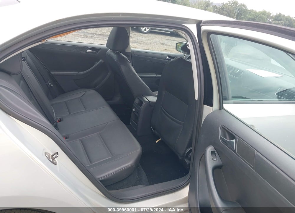 2011 VOLKSWAGEN JETTA 2.5L SE VIN: 3VWDZ7AJ0BM321010