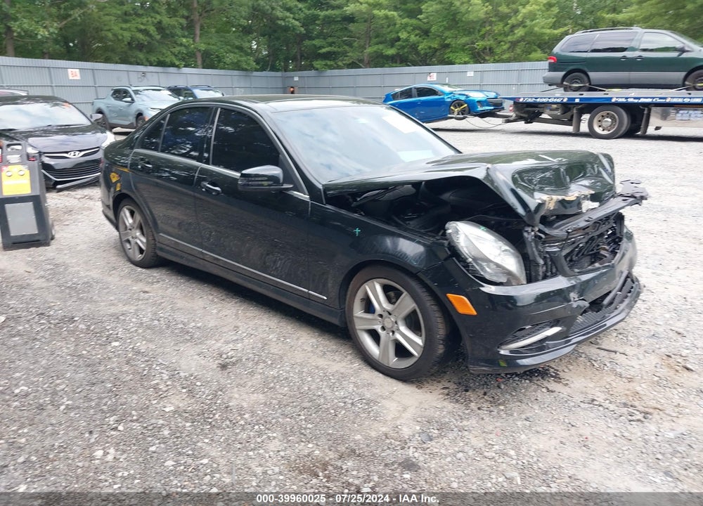 2011 MERCEDES-BENZ C 300 VIN: WDDGF8BBXBR164824