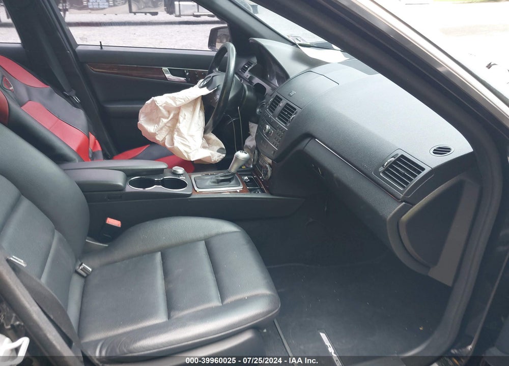 2011 MERCEDES-BENZ C 300 VIN: WDDGF8BBXBR164824