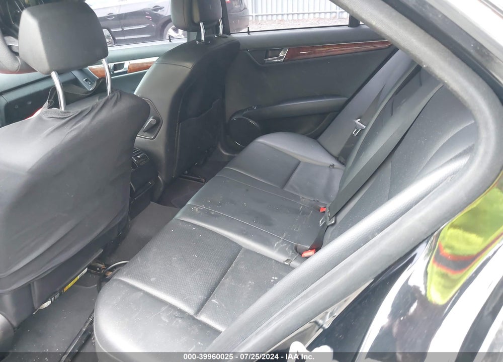 2011 MERCEDES-BENZ C 300 VIN: WDDGF8BBXBR164824