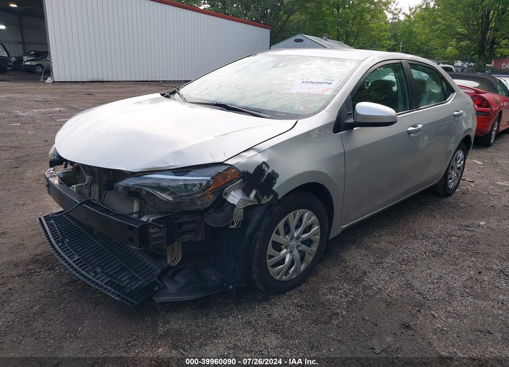 2018 TOYOTA COROLLA LE VIN: 5YFBURHE5JP823984