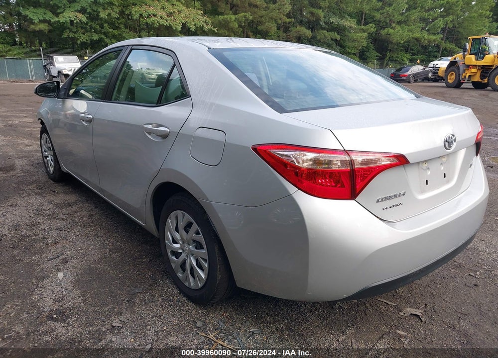 2018 TOYOTA COROLLA LE VIN: 5YFBURHE5JP823984