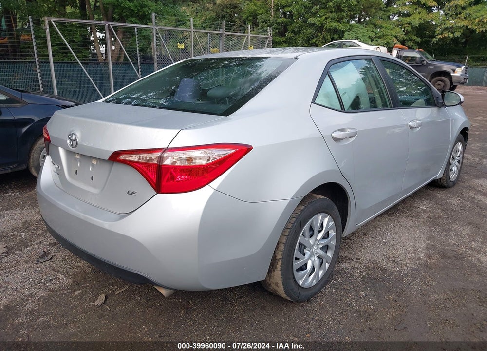 2018 TOYOTA COROLLA LE VIN: 5YFBURHE5JP823984