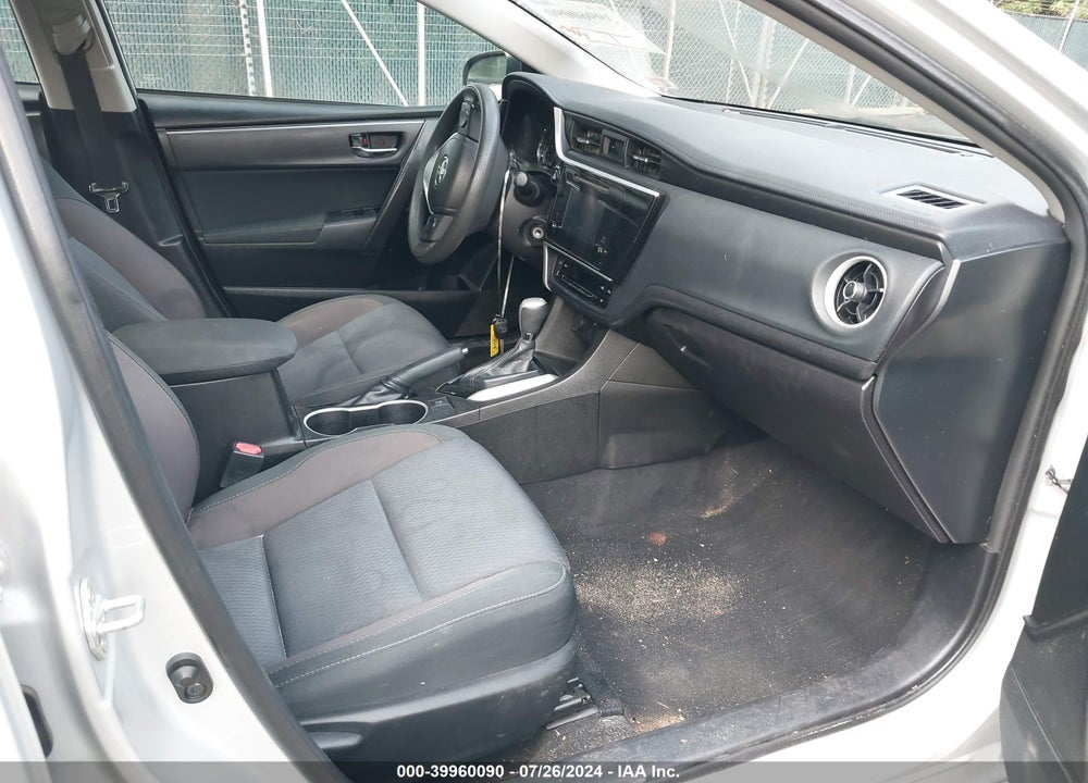 2018 TOYOTA COROLLA LE VIN: 5YFBURHE5JP823984