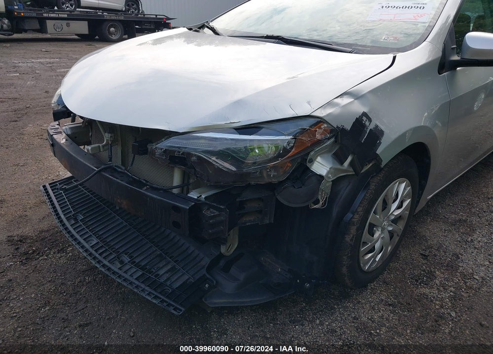 2018 TOYOTA COROLLA LE VIN: 5YFBURHE5JP823984