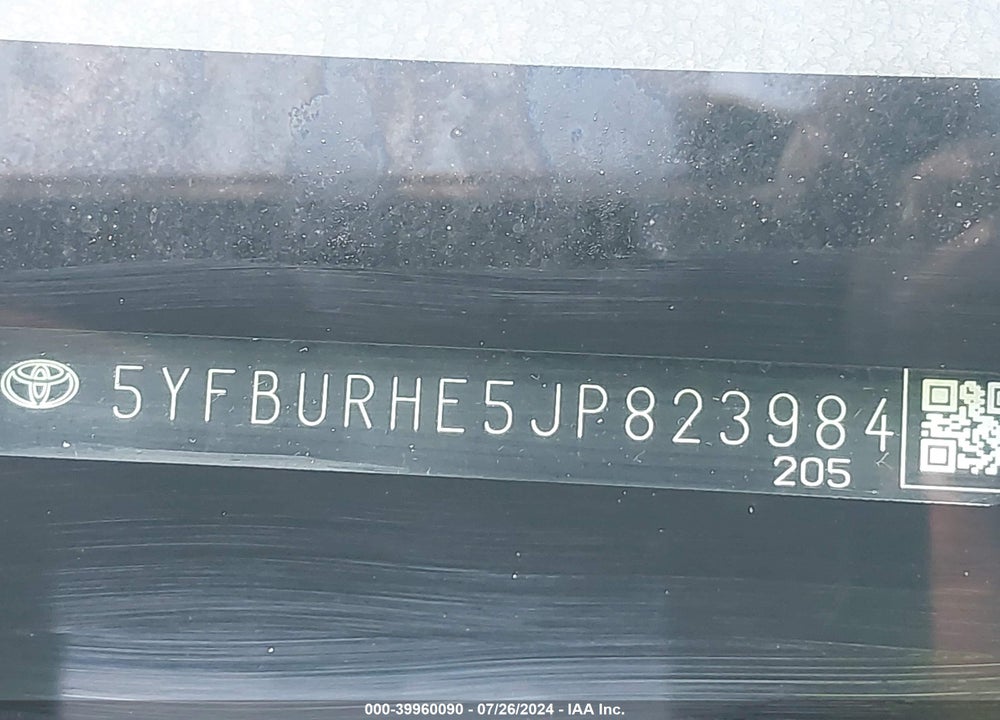 2018 TOYOTA COROLLA LE VIN: 5YFBURHE5JP823984