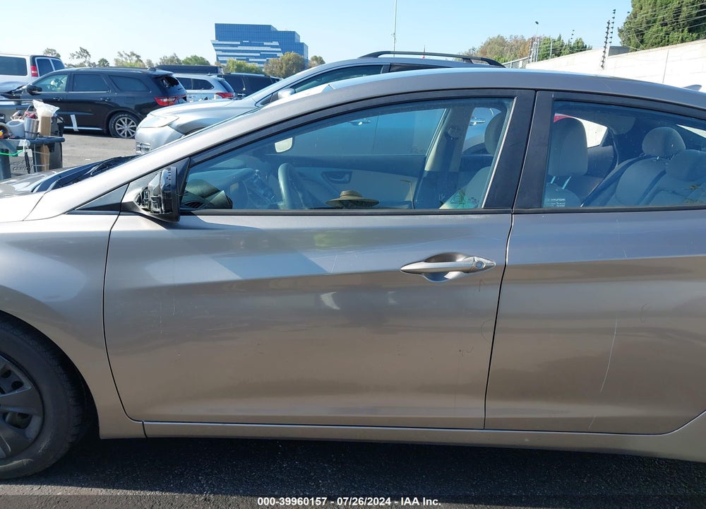 2016 HYUNDAI ELANTRA SE VIN: 5NPDH4AE9GH701659