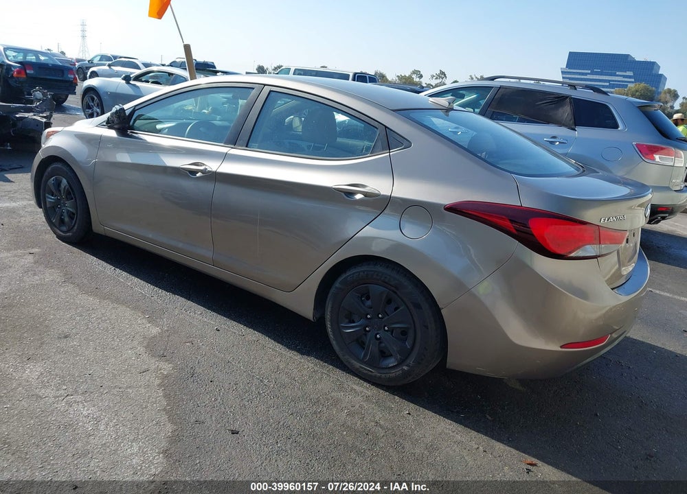 2016 HYUNDAI ELANTRA SE VIN: 5NPDH4AE9GH701659