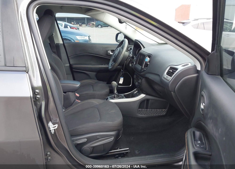 2019 JEEP COMPASS SPORT FWD VIN: 3C4NJCAB2KT613148