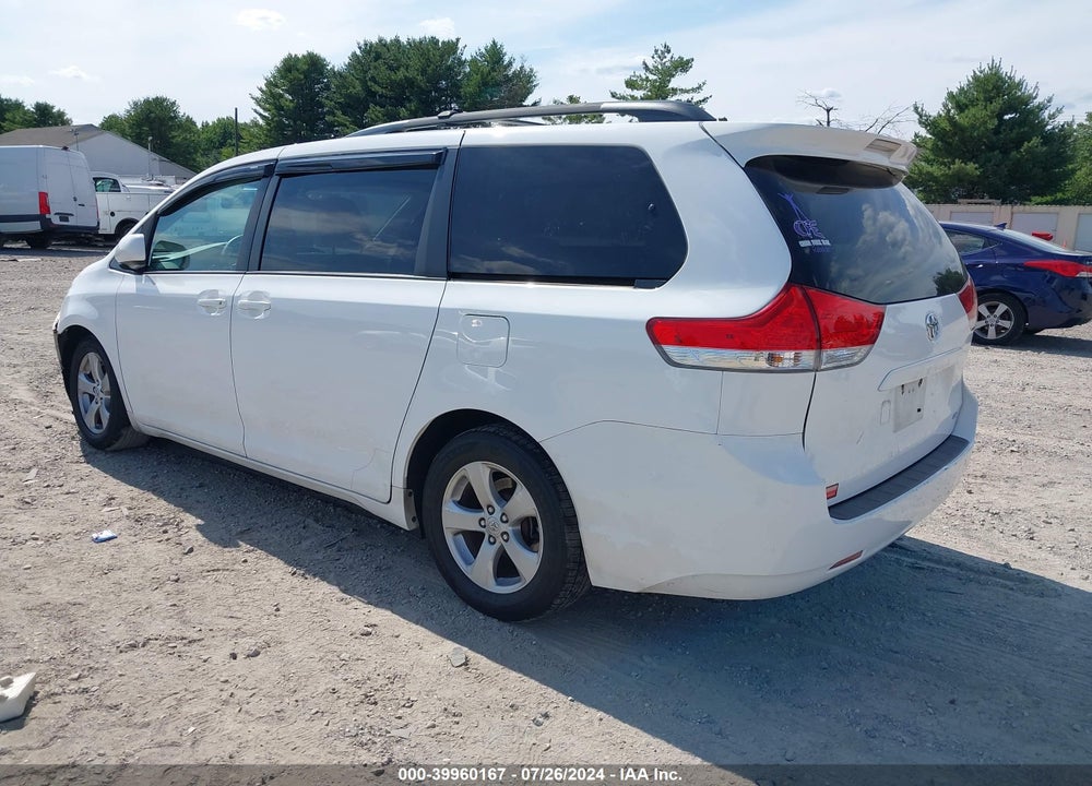 2013 TOYOTA SIENNA LE V6 7 PASSENGER AUTO ACCESS SEAT/LE V6 8 PASSENGER VIN: 5TDKK3DC0DS371705