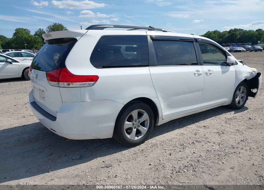 2013 TOYOTA SIENNA LE V6 7 PASSENGER AUTO ACCESS SEAT/LE V6 8 PASSENGER VIN: 5TDKK3DC0DS371705
