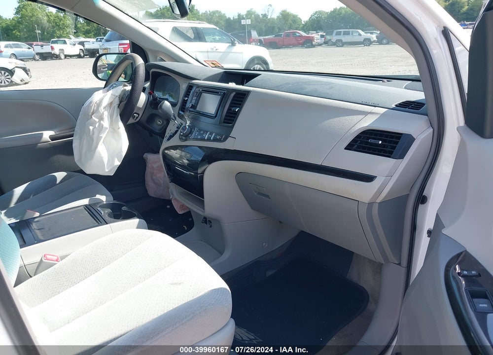 2013 TOYOTA SIENNA LE V6 7 PASSENGER AUTO ACCESS SEAT/LE V6 8 PASSENGER VIN: 5TDKK3DC0DS371705