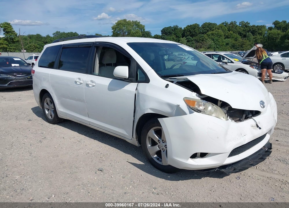 2013 TOYOTA SIENNA LE V6 7 PASSENGER AUTO ACCESS SEAT/LE V6 8 PASSENGER VIN: 5TDKK3DC0DS371705