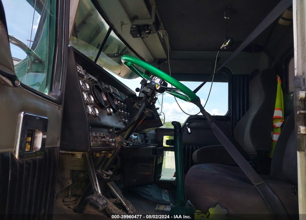 1997 KENWORTH T800 VIN: 1NKDXU0X7VJ752795