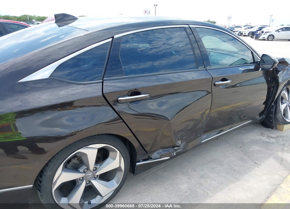 2018 HONDA ACCORD TOURING 2.0T VIN: 1HGCV2F96JA001523