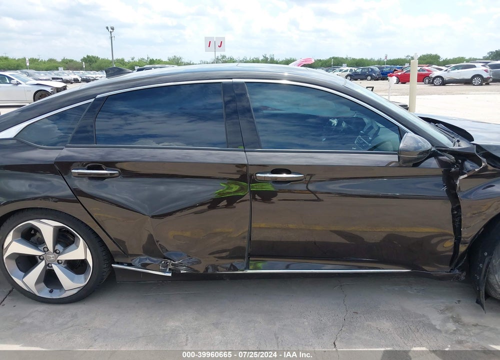 2018 HONDA ACCORD TOURING 2.0T VIN: 1HGCV2F96JA001523