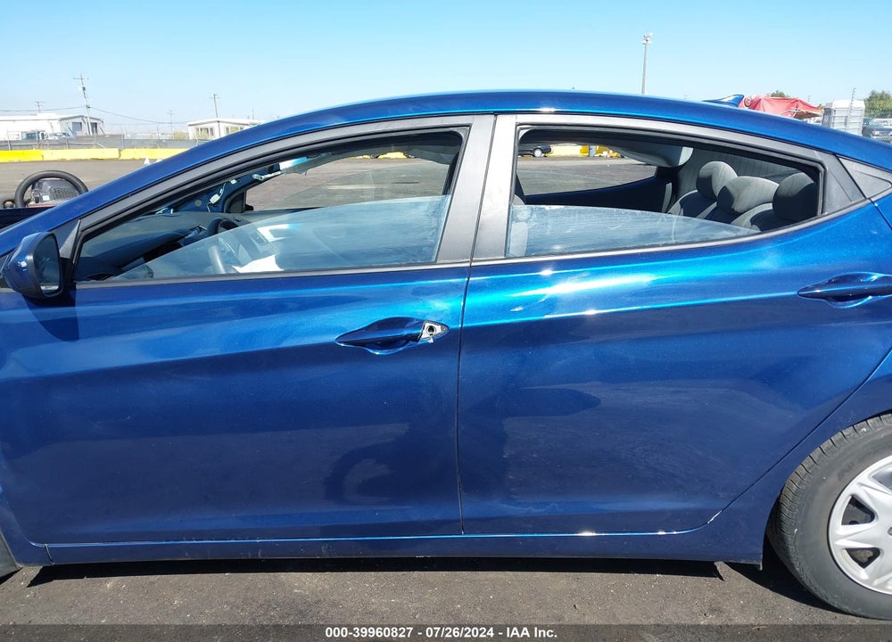 2016 HYUNDAI ELANTRA VIN: 5NPDH4AE6GH795936