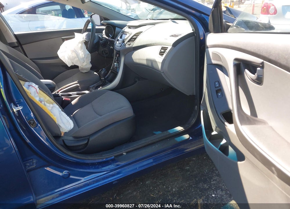 2016 HYUNDAI ELANTRA VIN: 5NPDH4AE6GH795936