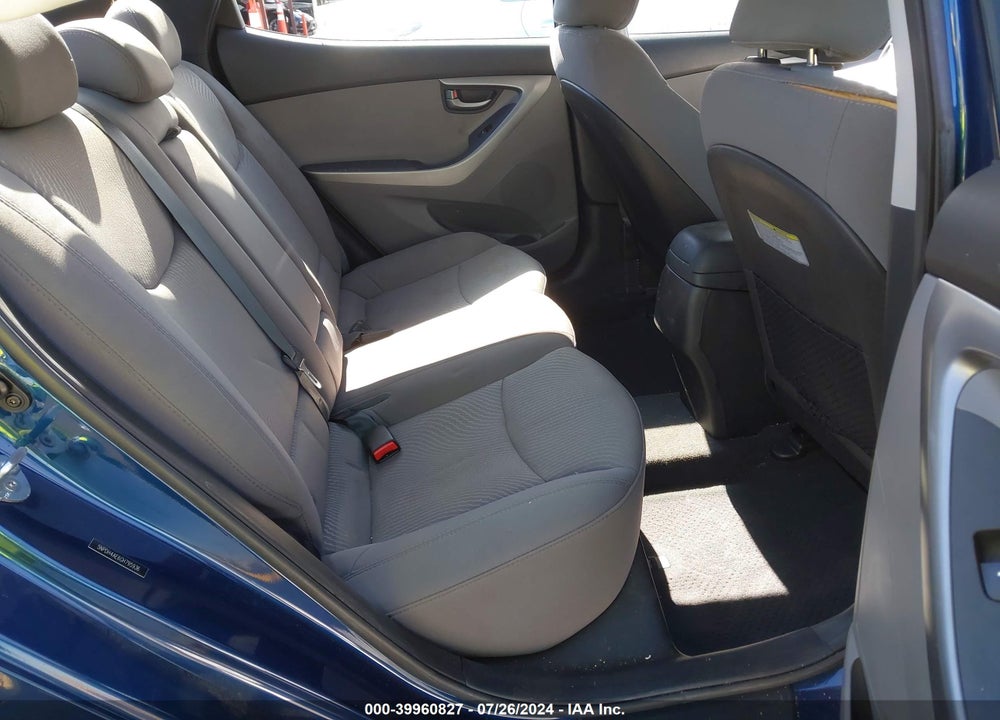 2016 HYUNDAI ELANTRA VIN: 5NPDH4AE6GH795936