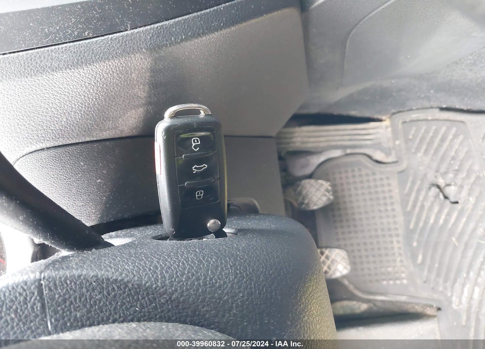 2014 VOLKSWAGEN JETTA 1.8T SE VIN: 3VWB17AJ3EM334045