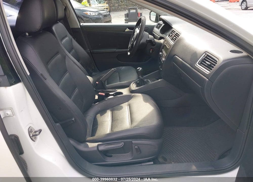 2014 VOLKSWAGEN JETTA 1.8T SE VIN: 3VWB17AJ3EM334045