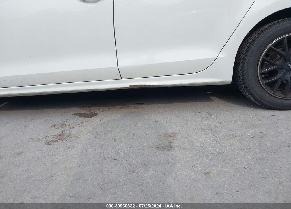 2014 VOLKSWAGEN JETTA 1.8T SE VIN: 3VWB17AJ3EM334045