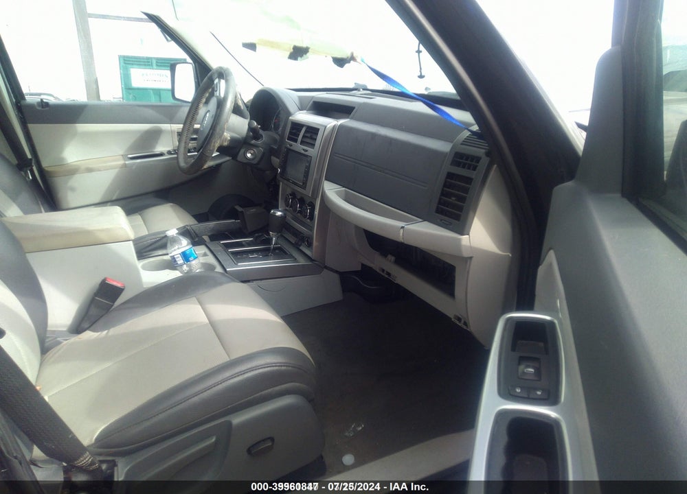 2008 JEEP LIBERTY VIN: 1J8GN58K18W147979