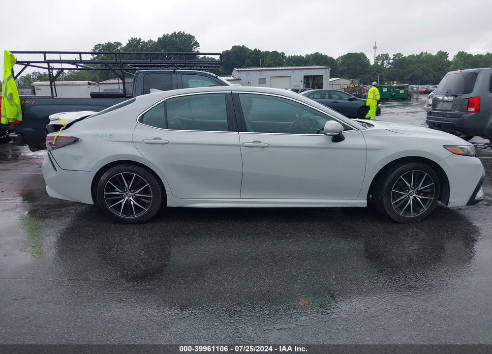 2022 TOYOTA CAMRY SE/SE NIGHTSHADE EDITION VIN: 4T1G11AK3NU064028