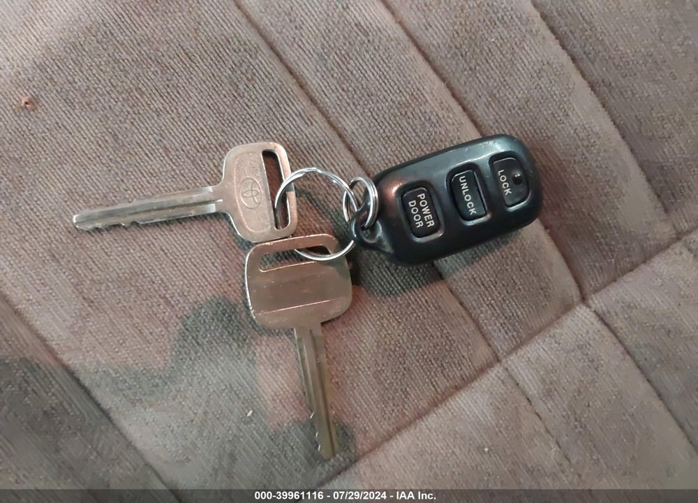 2000 TOYOTA SIENNA VIN: 4T3ZF13C0YU273223