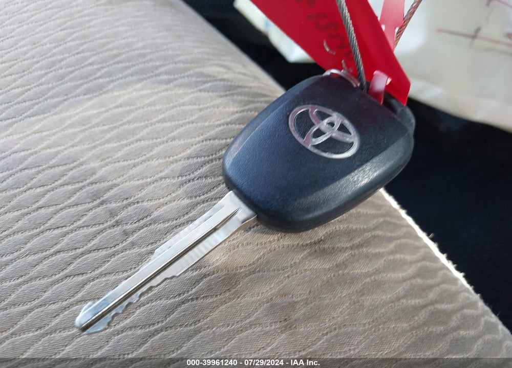 2018 TOYOTA COROLLA L/LE/SE/XLE/XSE VIN: 2T1BURHE8JC982563